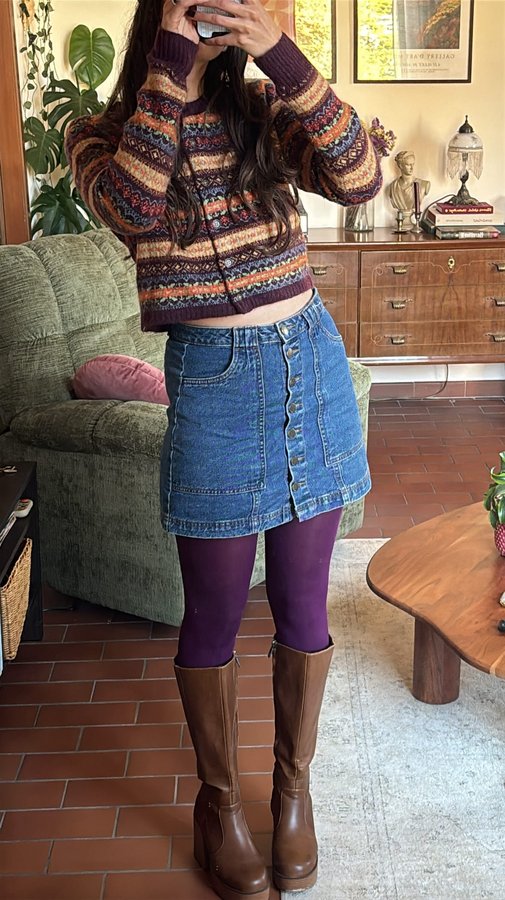 Instagram post by @quirinebrouwer for Snag Tights. Caption reads: The goal is to have tights in every colour 💁🏻‍♀️....