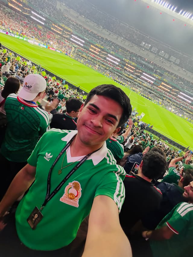 Instagram post by @esen_alva for Corona. Caption reads: [...] hermoso 🥹 #ElExtraDeMéxicoEsMundial....