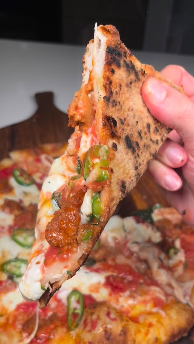 Instagram post by @pizzofart for Beyond Meat. Caption reads: Plant-sausage & jalapeño🍕🌱

Try my easy same day....