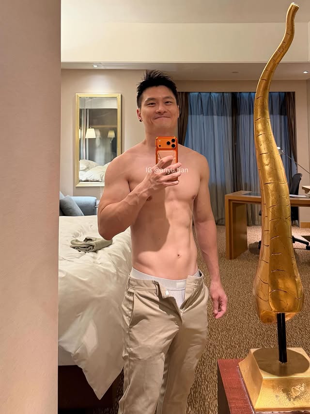 Instagram post by @anyu.tian for SALIGIA. Caption reads: [...] room, so many mirrors 😝 Underwear by....