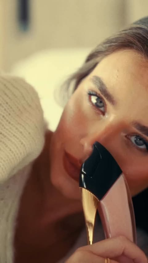 Instagram post by @catarinabmaia for Carolina Herrera. Caption reads: pub if grace and femininity could fill a bottle,....