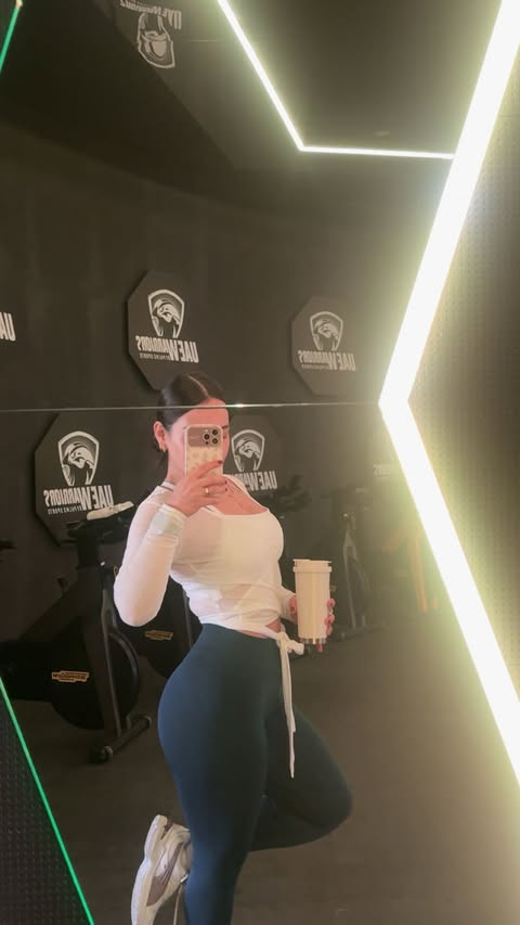 Instagram post by @rogina_saba for Women's Best. Caption reads: ⁨	شفتوني من سنين غيرت تماريني الأساسية؟ لا مستحيل....