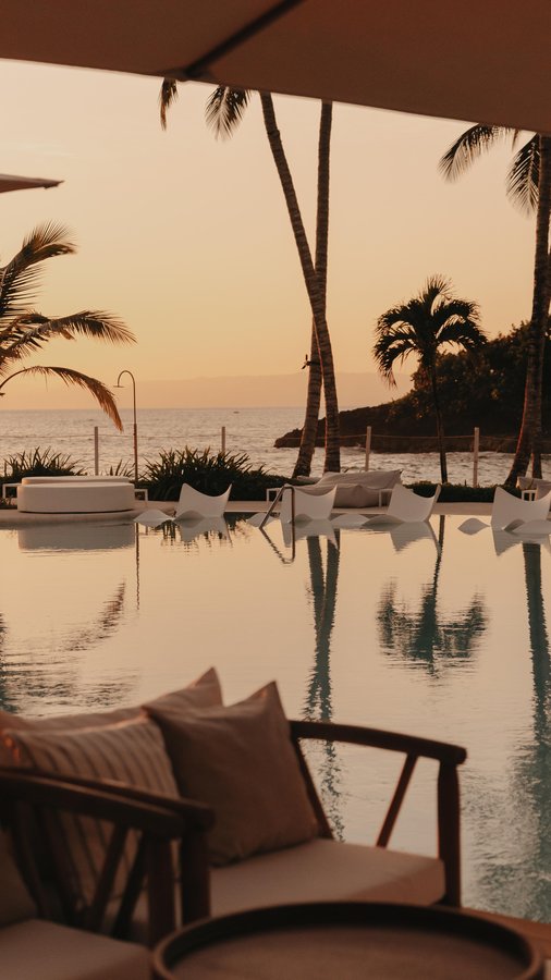 Instagram post by @beurl for Air Transat. Caption reads: We met when I was 19. This was more than 11 years....