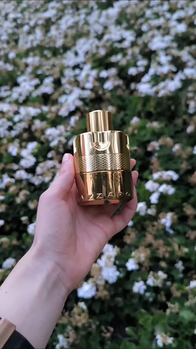 Instagram post by @paloma271994 for Skeepers. Caption reads: regalo de Azzaro Parfums

La vida es un juego, una....