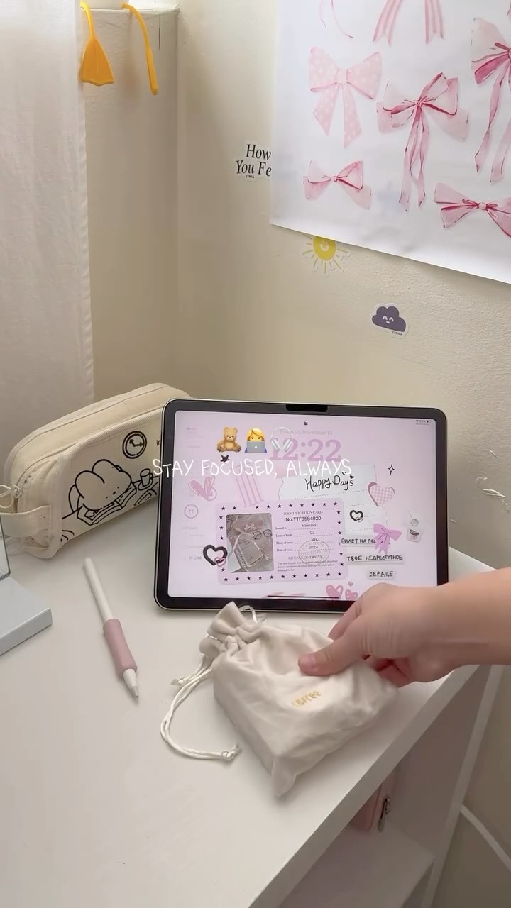 Instagram post by @hiimlialol for LOFREE. Caption reads: [...] vlog 🎧👩‍💻🧸 ~ portable charger from....