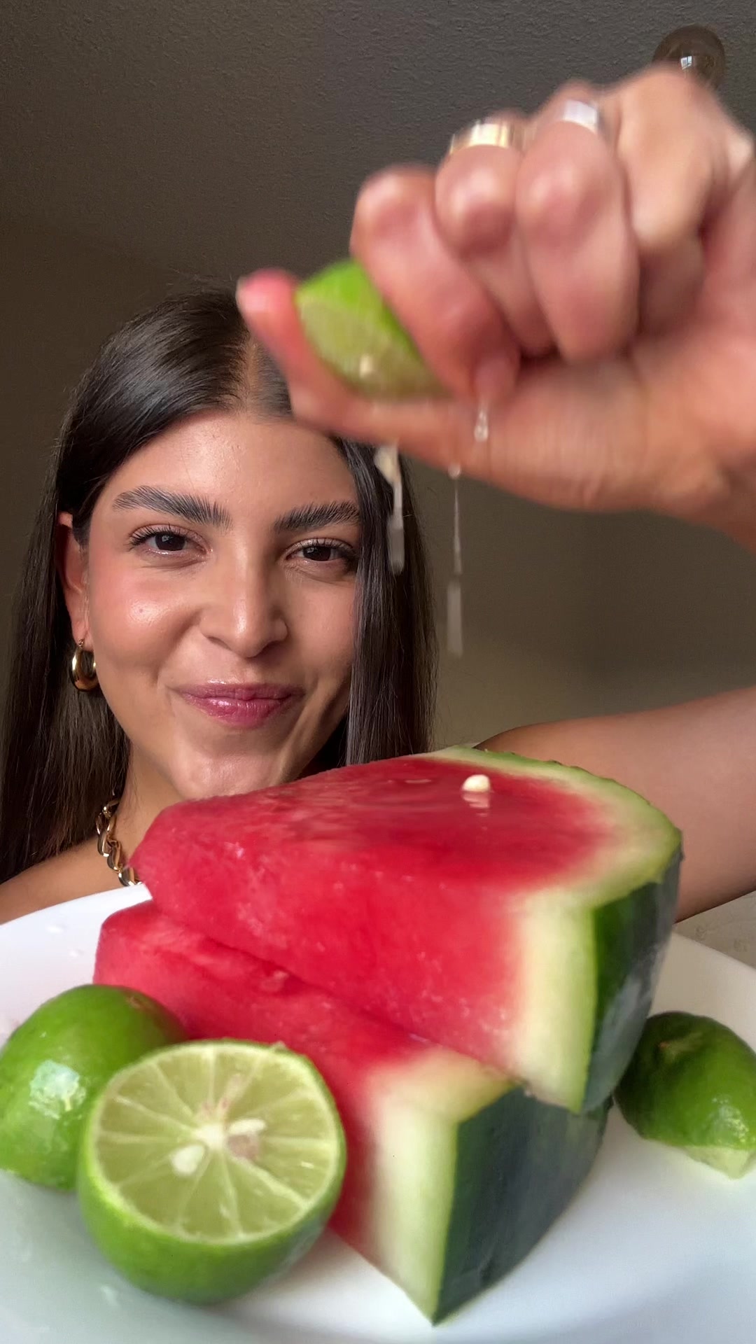 TikTok post by @alinabarruecoss for ISDIN. Caption reads: Obviamente si voy a comer algo así de frío uso....