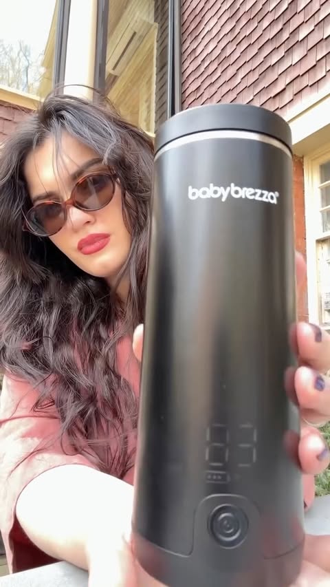 Instagram post by @moni__caa for Baby Brezza. Caption reads: [...] in my daily routine as a mom. @babybrezza....