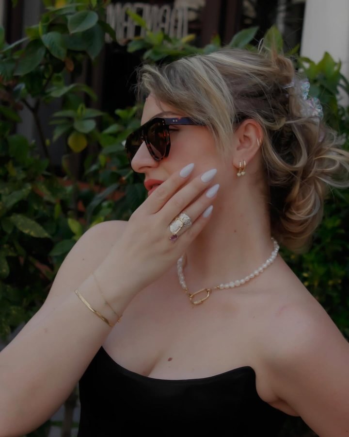 Instagram post by @krisstinnii for OOTDY. Caption reads: [...] 

@ootdmagazine

@linjerco

@ootdyofficial....