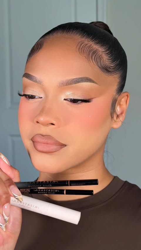 Instagram post by @logannicolemua for Anastasia Beverly Hills. Caption reads: Quick and Easy Brows Using @anastasiabeverlyhills....
