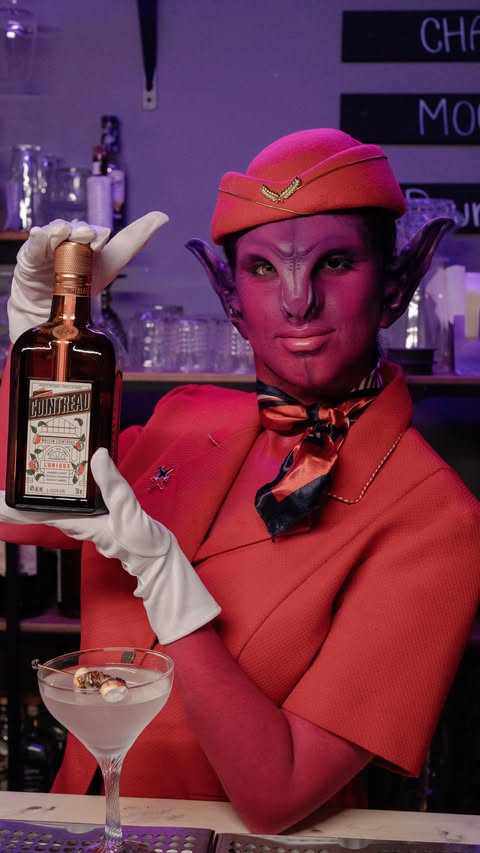 Instagram post by @aesfxmua for Cointreau. Caption reads: ¡Vuelo 666 👽 listo para despegar con un White....