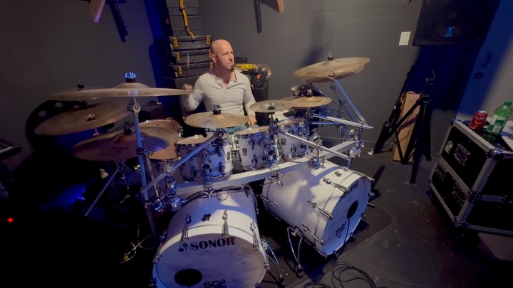 Instagram post by @ryanvanpoederooyen for EVANS Drumheads. Caption reads: Gettin’ my Djent on 🥁

Here’s a fun groove I....