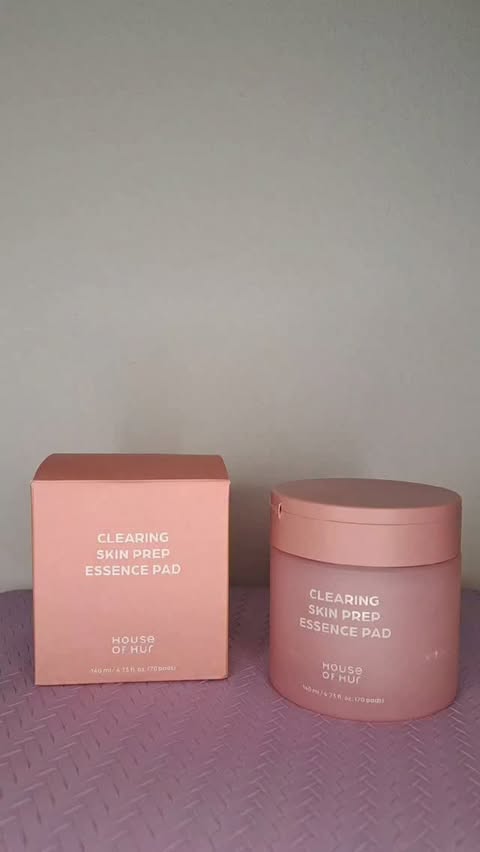 Instagram post by @chiara.costantino84 for House of HUR. Caption reads: [...] ✨ I Clearing Skin Prep Essence Pad di House....