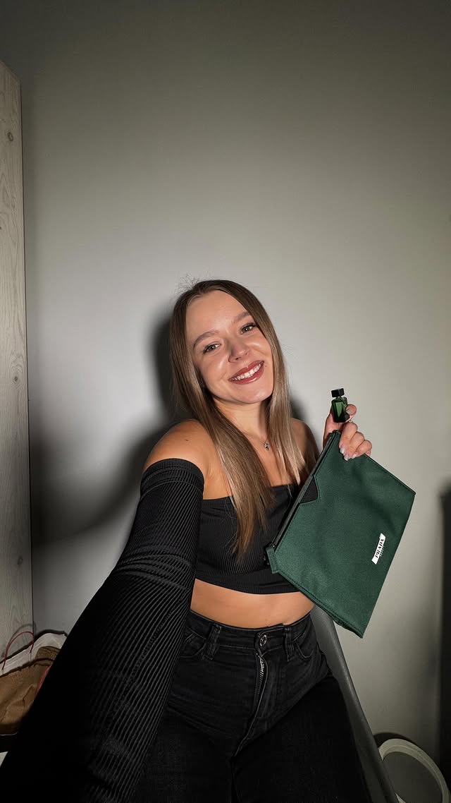 Instagram post by @dana.nico for BUZZStore. Caption reads: What if there’s another way?🍃
Un parfum, o....