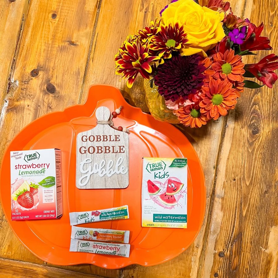 Instagram post by @shelly_and_madisyn for True Lemon. Caption reads: What are you Thankful for this year ? I am....