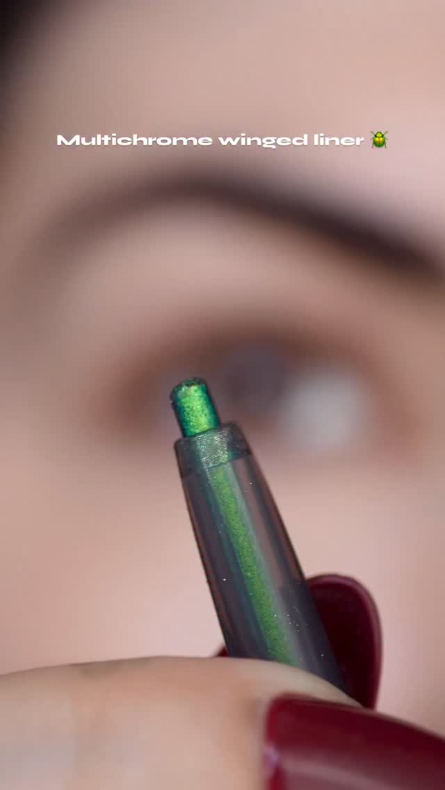 Instagram post by @sosodoesmakeup for Kaleidos Makeup. Caption reads: Playing around with @kaleidosmakeup multichrome....