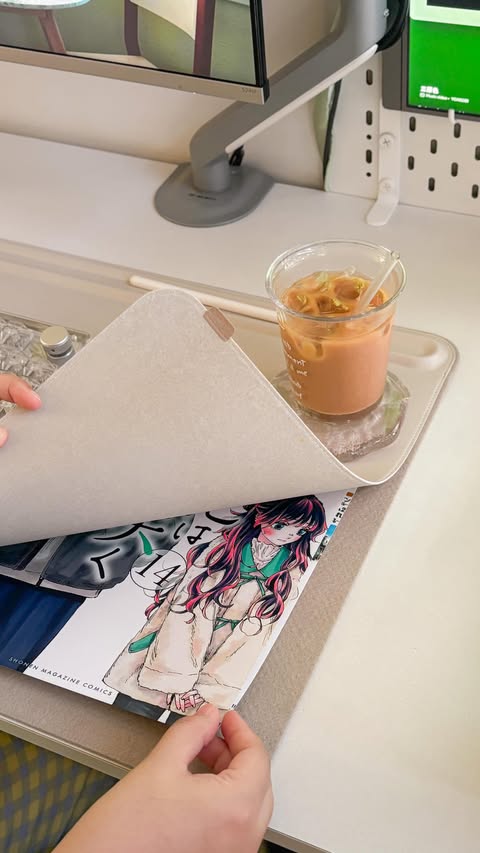 Instagram post by @dazewithkelah for Orbitkey. Caption reads: [...] instantly felt calmer 🥹✨

This desk mat....