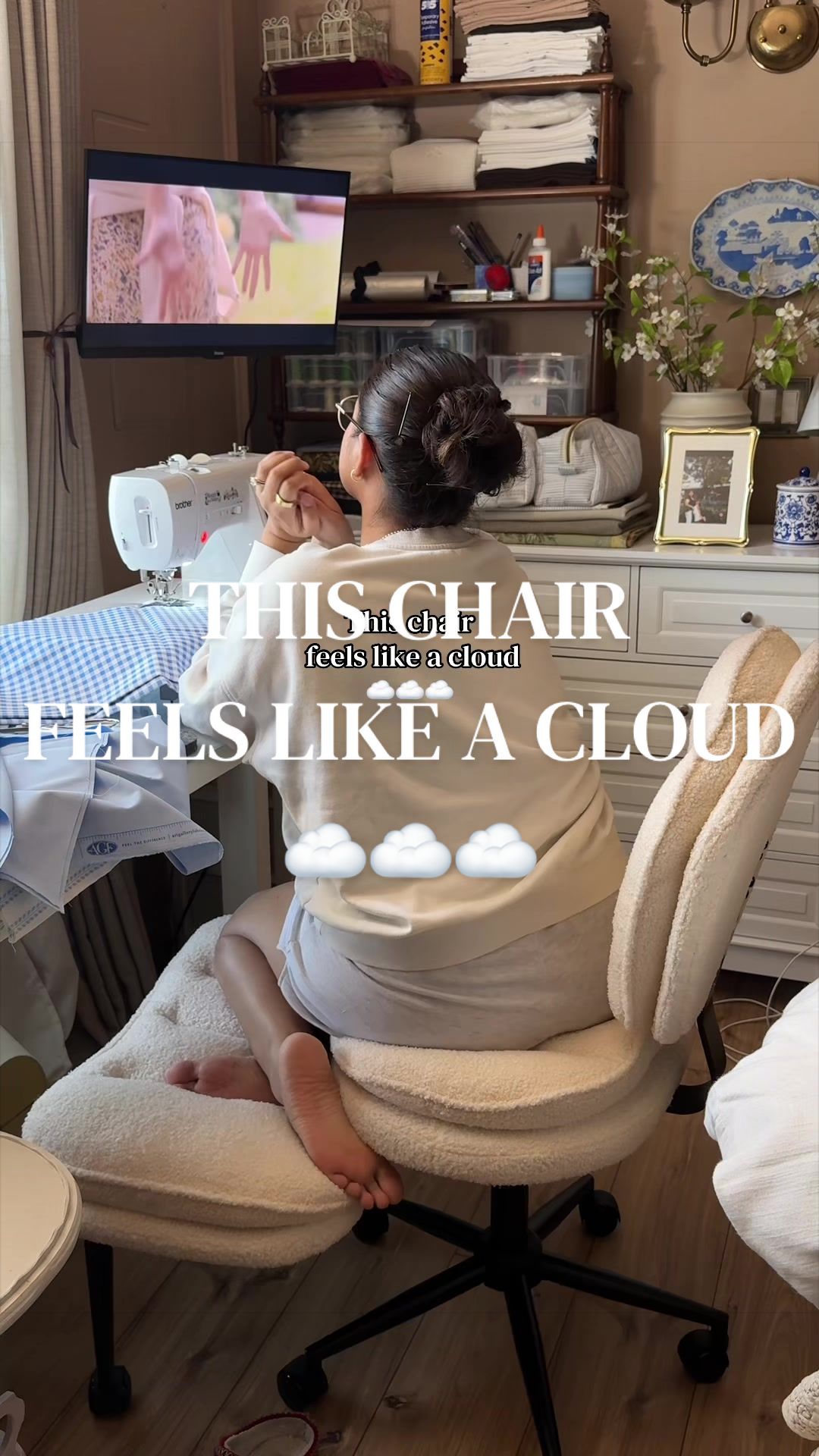 TikTok post by @justsimplymell for Pinmoco. Caption reads: [...] this chair, plus it’s sooo comfy! @PINMOCO....