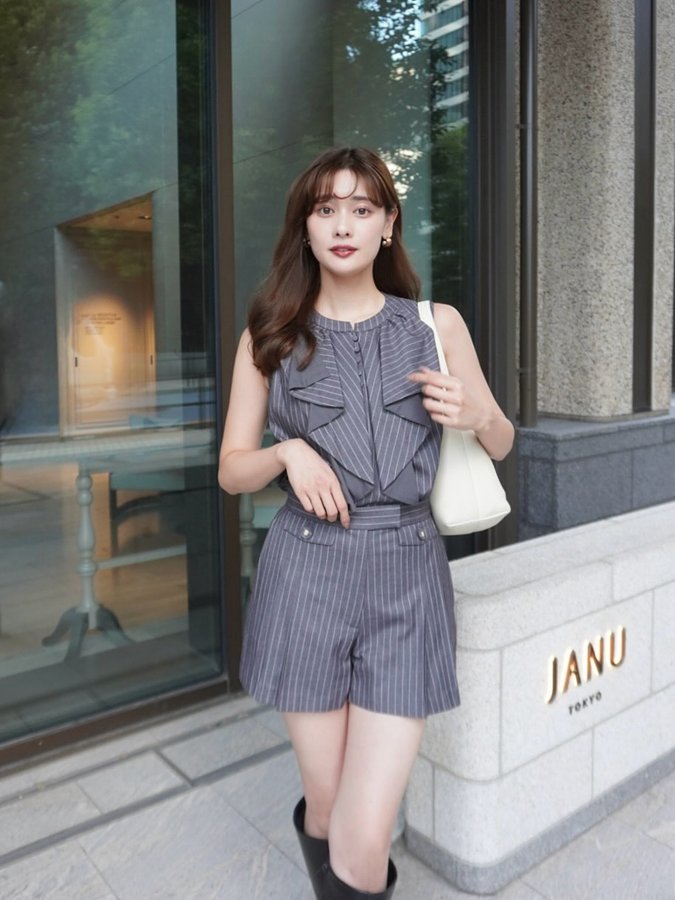 Instagram post by @baemary_ for Her lip to. Caption reads: gray....