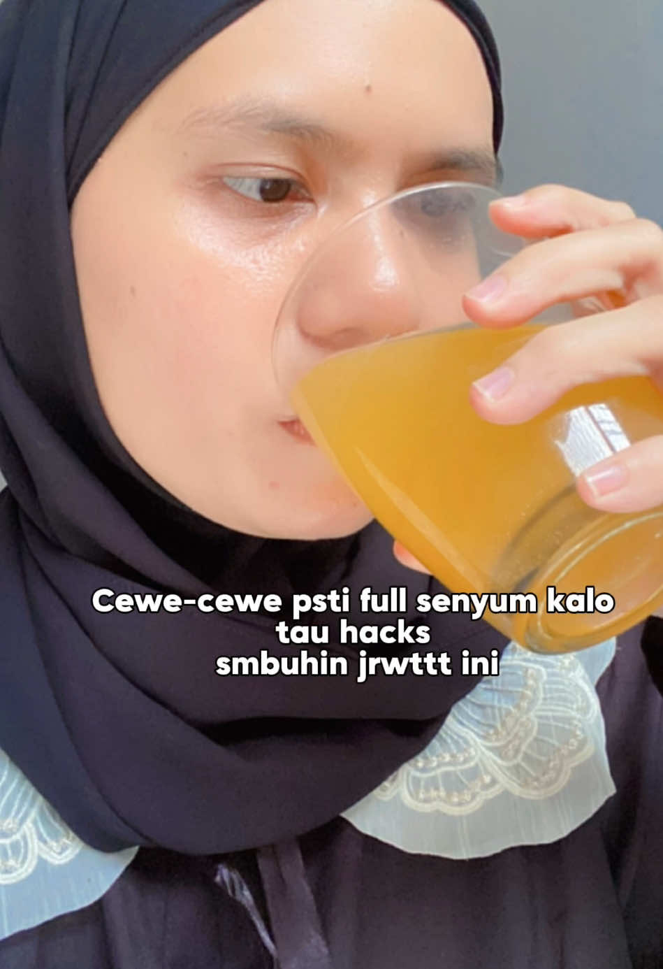 TikTok post by @wilna.9297 for Newlab. Caption reads: [...] aku slalu konsumsi acnelogy dari @Newlab ih....