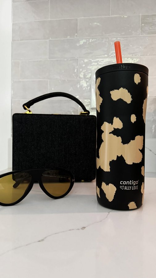 Instagram post by @supplechic for Contigo. Caption reads: #ContigoPartner Staying hydrated and looking good....