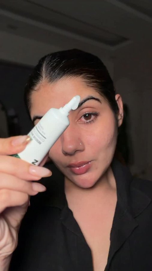 Instagram post by @dishabatra08 for Novology. Caption reads: Comment & i’ll dm you🫶🏻
Me vs chocolate kaju....