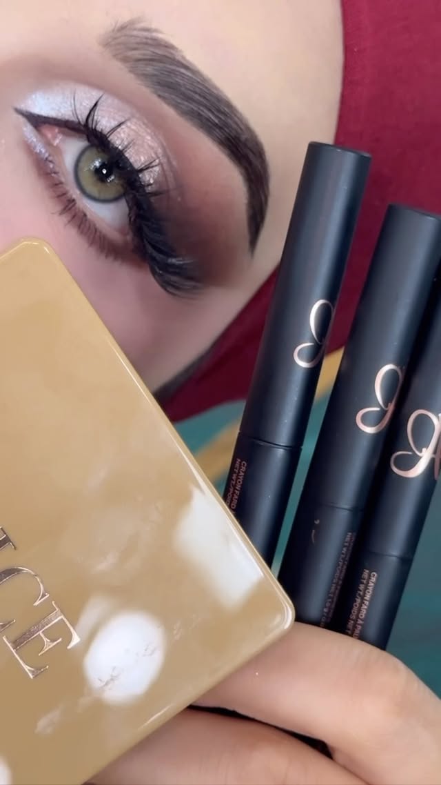 Instagram post by @wwow.beauty for Anastasia Beverly Hills. Caption reads: A little Anastasia Beverly Hills glam ✨🤎 Created....