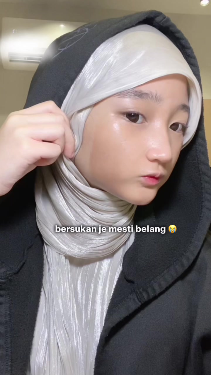 TikTok post by @liyamysarahhhh_ for Glad2Glow.my. Caption reads: [...] the healthiest glow. Worth the hype!....