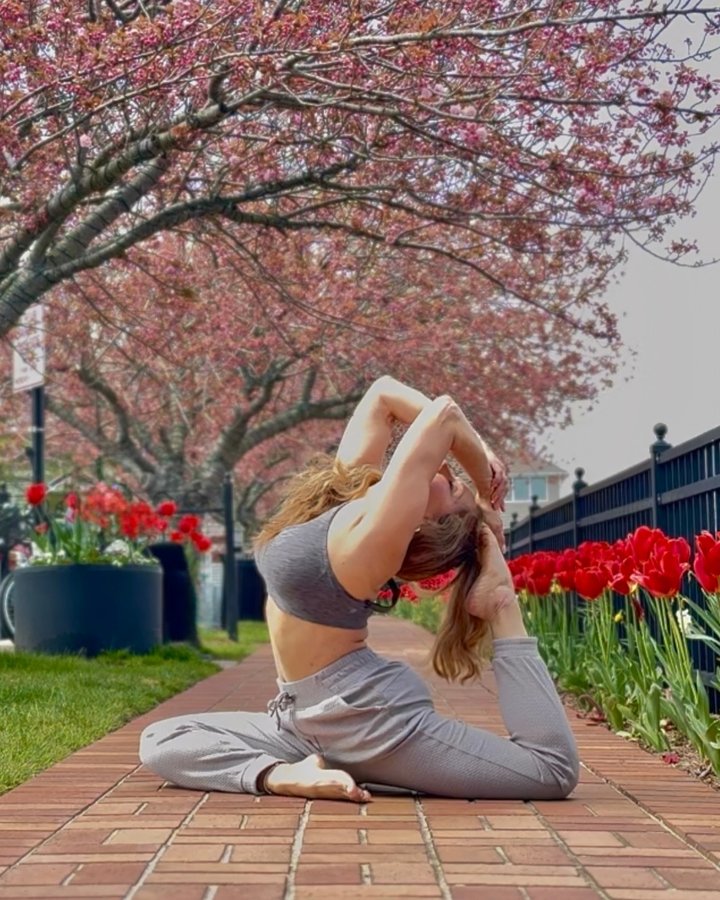 Instagram post by @yoganyclife for Ellie. Caption reads: Hey guys!! The #ellieactivewear  #aprildrop is....