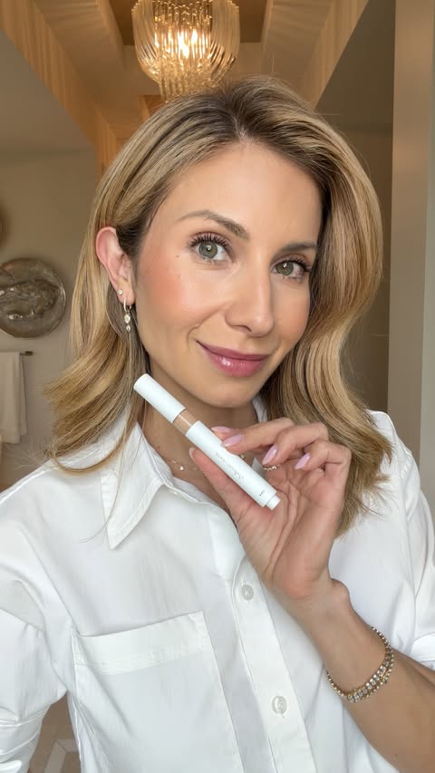 Instagram post by @lisajmakeup for jane iredale. Caption reads: [...] brightening best friend 💖 ㅤ The....