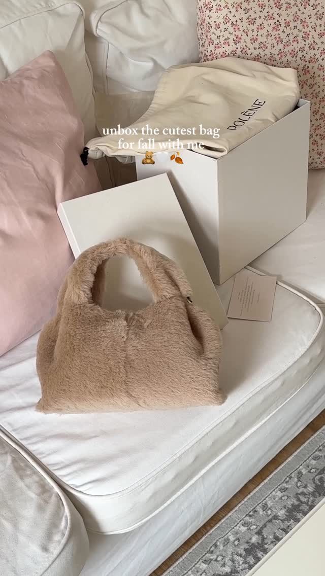 Instagram post by @tomma.hagenow for Poleneparis. Caption reads: Kann’s gar nicht glauben 🥹👜🧸 @polene_paris....