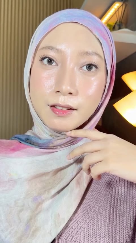 Instagram post by @tiaramw_ for Barenbliss. Caption reads: Anak barunya barenbliss yg bikin kulit looks like....