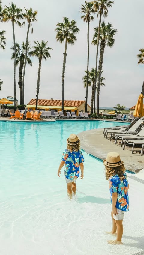 Instagram post by @malibulovinmama for Holafly. Caption reads: Love traveling…

Hate those hefty hotel WiFi fees....