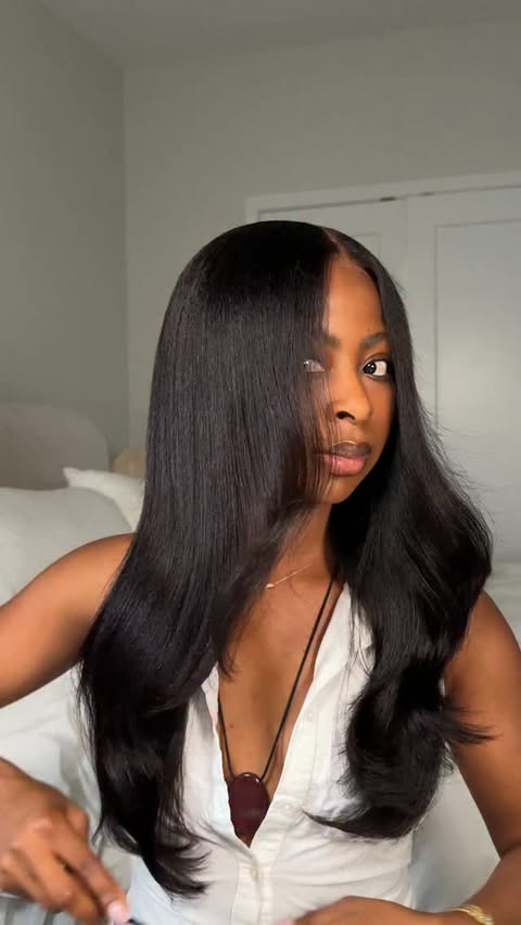 Instagram post by @miss_scarletttt for Luvme Hair. Caption reads: Ladies 😍😍😍 Hair from @luvmehair Unit: Luvme....