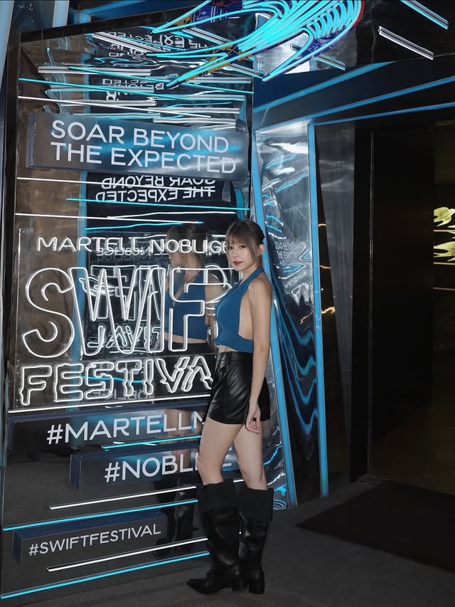 Instagram post by @mikowong for Martell. Caption reads: Good Vibes🪩

气氛对了，人就会自动变好玩
整晚都在蹦蹦跳跳 💃🌝

Martell....