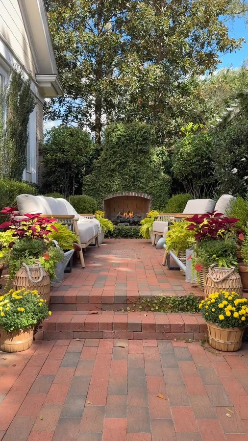 Instagram post by @rachelrsimon for Acanva. Caption reads: Ad | gifted partnership with @acanvahome

💬....