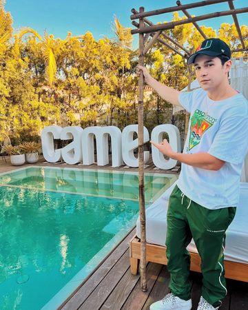 Instagram post by @austinmahone for Cameo. Caption reads: Let’s link on Cameo! See you guys there! ❤️‍🔥.