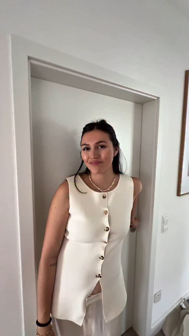 Instagram post by @annamariadamm for Villeroy & Boch. Caption reads: ✨ Ad | My bathroom, but make it designer spa....