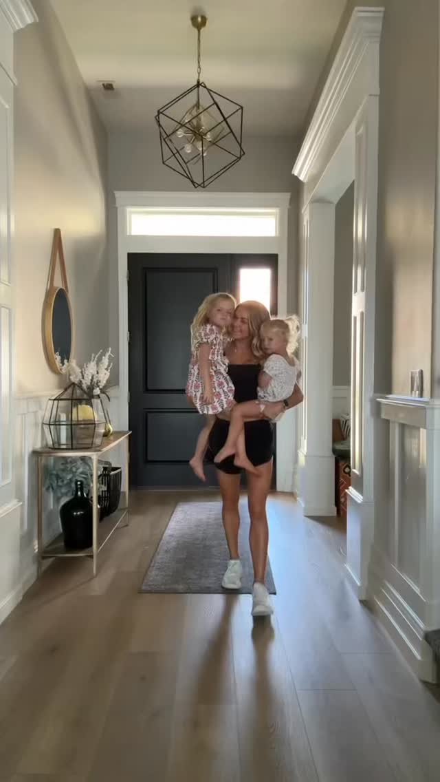 Instagram post by @lindsarnold for Kodiak Cakes. Caption reads: [...] with Sage back in school! @kodiakcakes are....