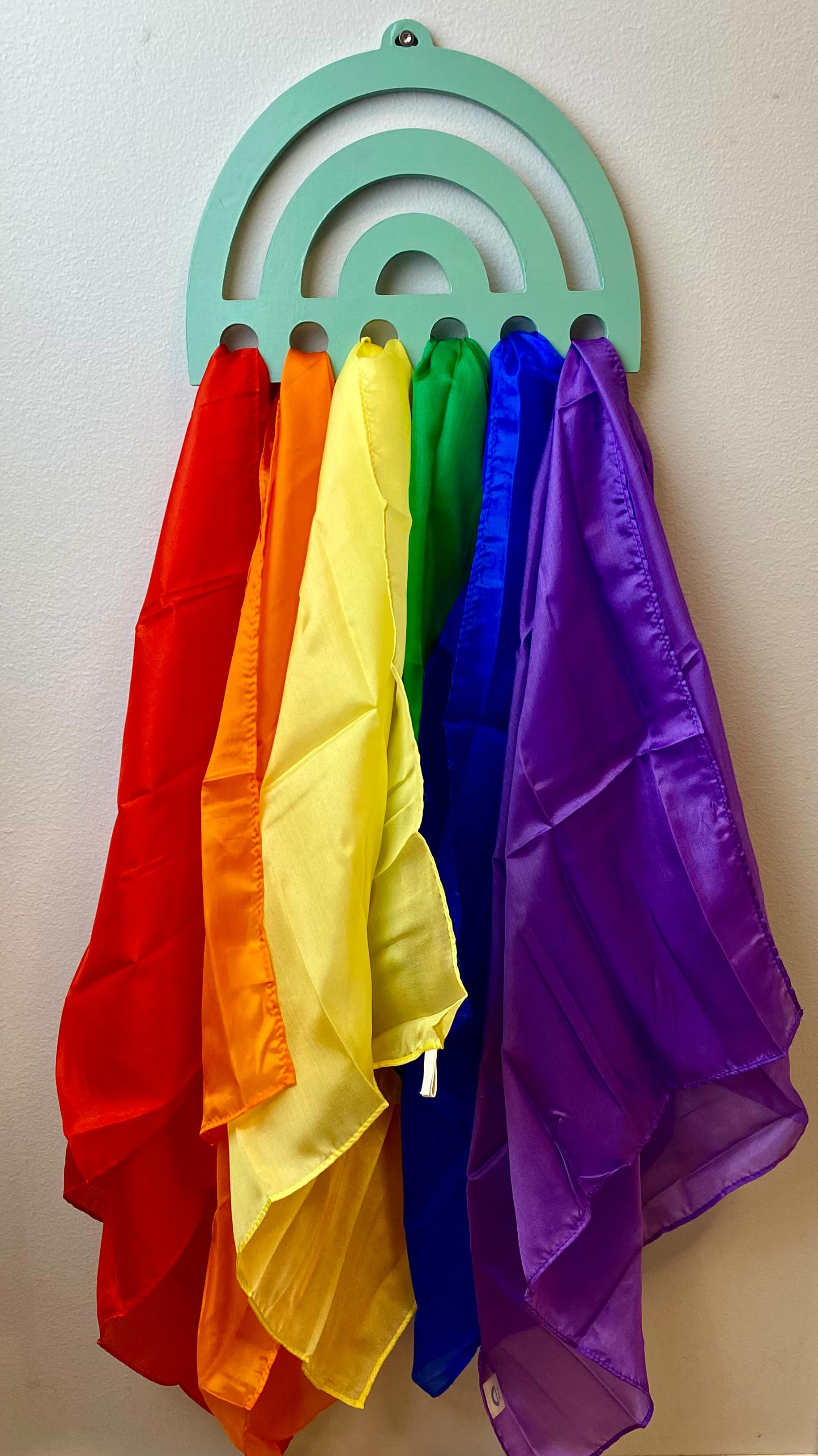 Instagram post by @carina_nerland for Sarah’s Silks. Caption reads: Ad @sarahssilks | We’ve been using play silks ever....