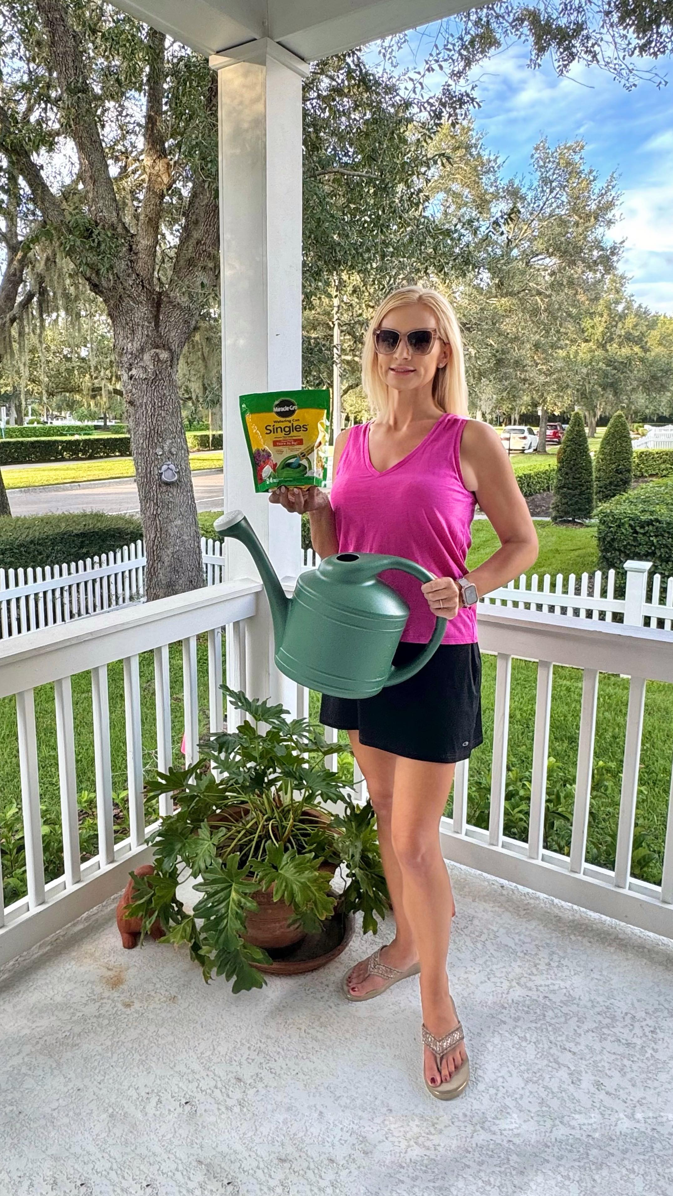 Instagram post by @mauralynn1 for Miracle-Gro. Caption reads: Has my thumb gotten greener or what? 🌱

It’s....