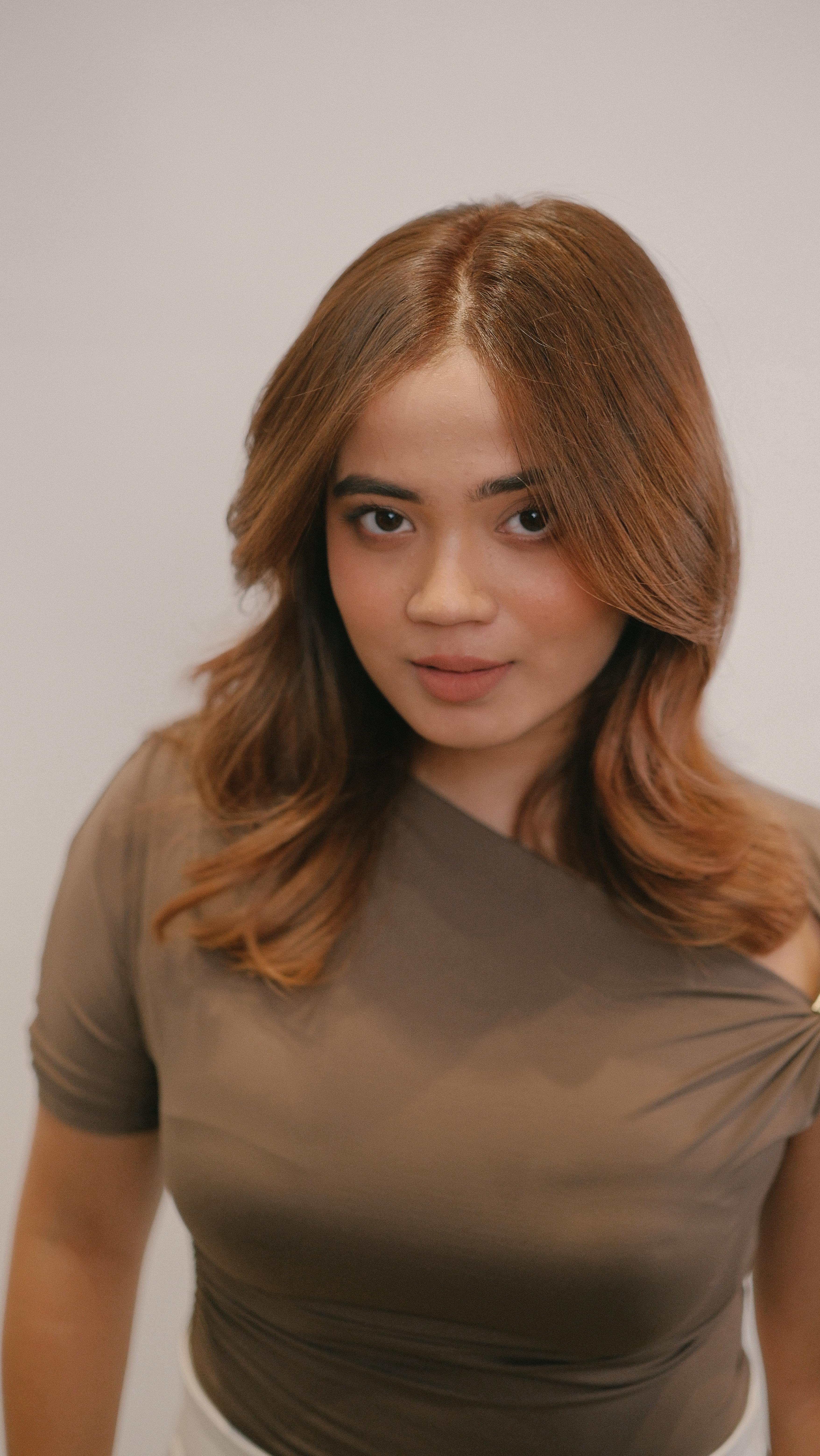 Instagram post by @ishika.kanade for L’oréal Professionnel. Caption reads: #AD
Meet the brown that’s setting the tone this....