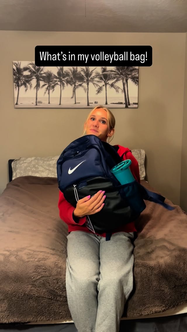 Instagram post by @tehanie_volleyball2 for VKTRY. Caption reads: What else should I put in my bag?
#vktrypartner....