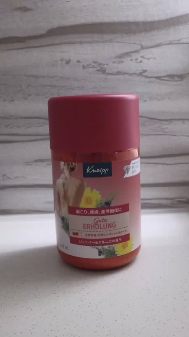 Instagram post by @athletefood_jp for Kneipp. Caption reads: ＼サッカーママのリカバリー方法/

習い事の送迎、サッカーの帯同で
そしてワンオペ育児、ワーママの私....