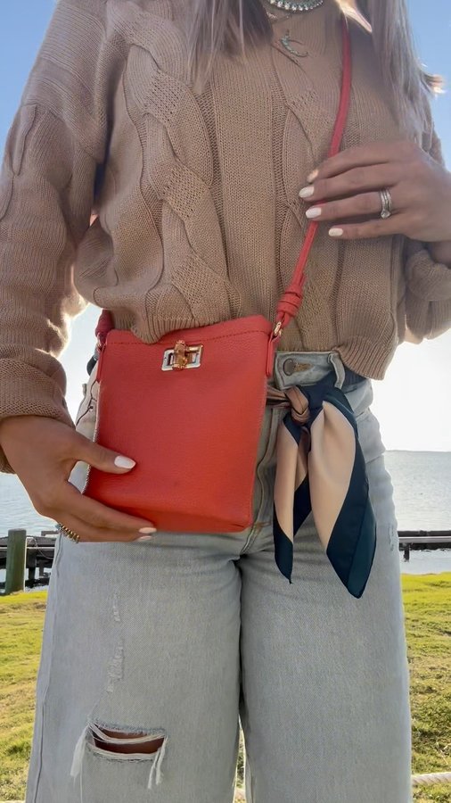 Instagram post by @theetardymom for Melinda Maria. Caption reads: [...] do styling ❓❓

Jewels: Blue Opals by....