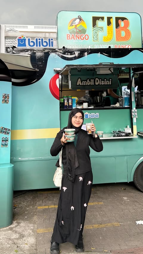 Instagram post by @arshylaaa for Bango. Caption reads: [...] nyaman dan hangat. #FoodtruckJajananBango....