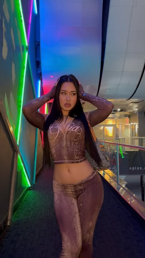 Instagram post by @victoriarawlings for IAMGIA. Caption reads: Everyone’s fave set 🩷 @iamgia.