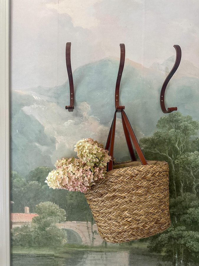 Instagram post by @my.thrifted.abode for WallpaperMural.com. Caption reads: [...] believe how this wallpaper from....