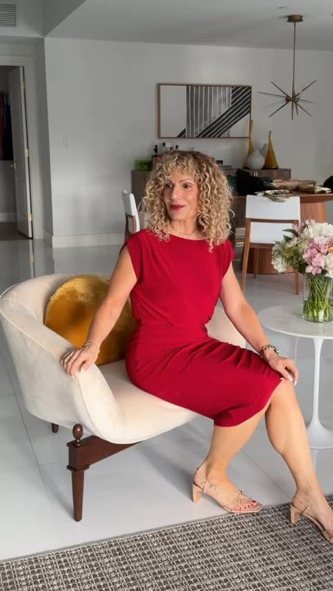 Instagram post by @lisatandthecity for Miraclesuit. Caption reads: [...] to your DM Wearing two favorites from....