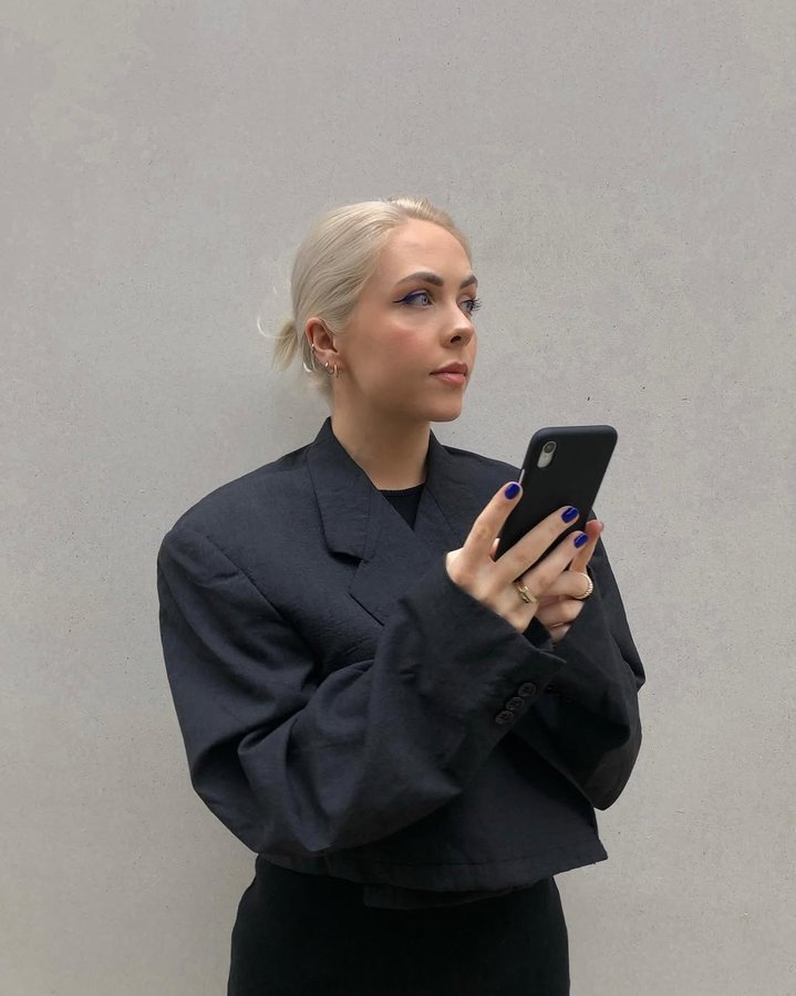 Instagram post by @jenheysbarlow for NUDIENT. Caption reads: [...] to my outfits for the foreseeable 🖤....