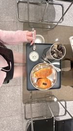 Instagram post by @ham._.cheeze for EPIK. Caption reads: [...] 배경은 그대로, 체형만 보정할 수 있어요 

하는법 : EPIK 앱 > 인물 >....